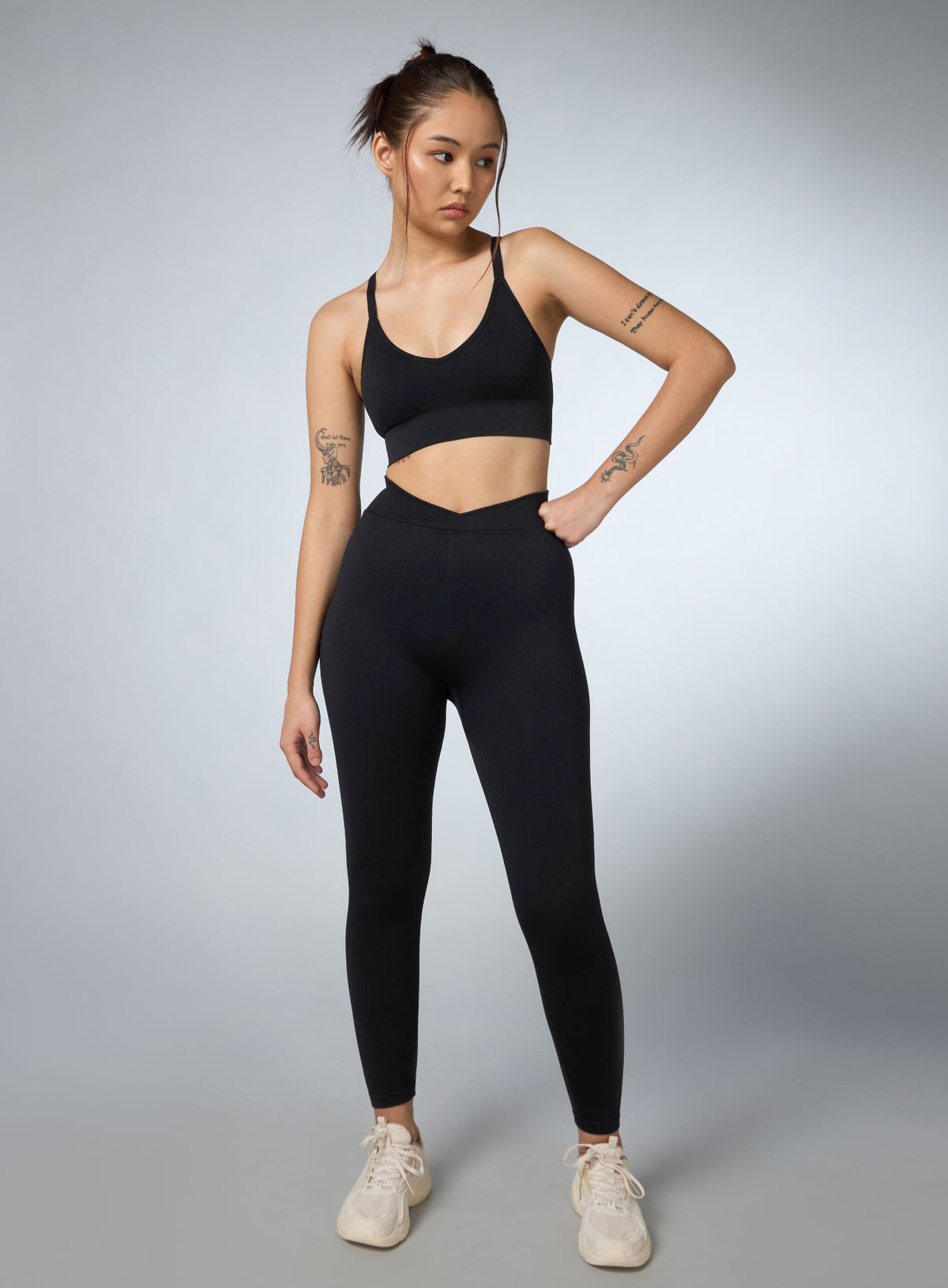 Women's Black Cross Fit Seamless Medium Support Bra