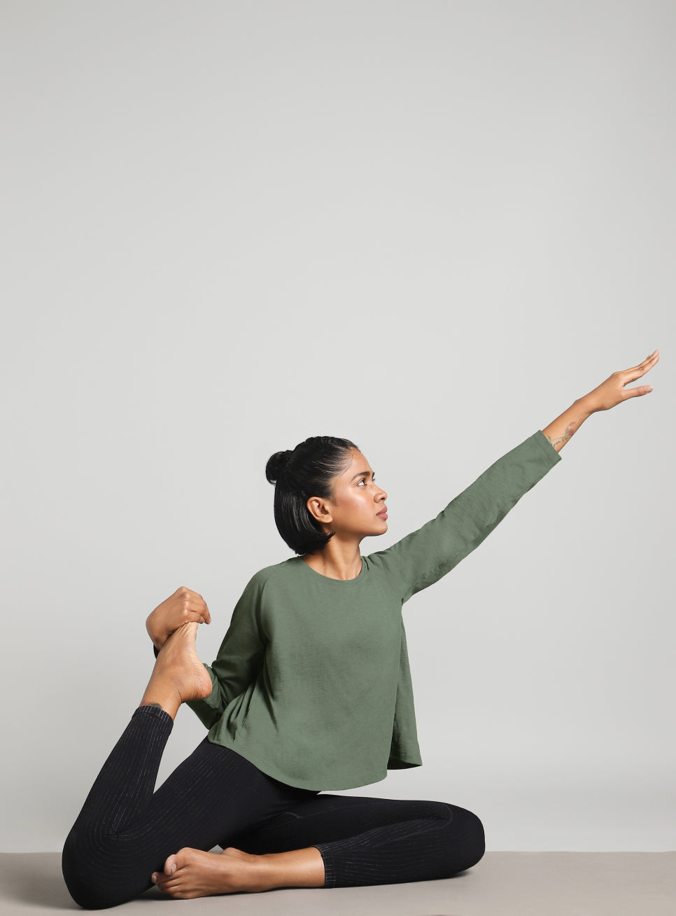 Women's Green Form Overlap Yoga T-shirt