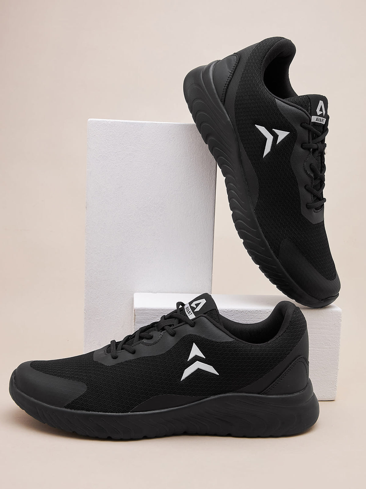 Avant Men's Trigger Walking Shoes-Black