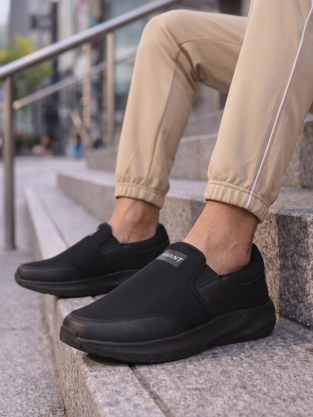 Avant Monoslip Men's Slip-On Walking Shoes - Black