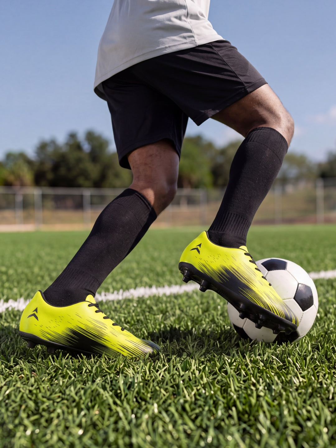 Avant Men's PrimeStrike Football Shoes - Neon