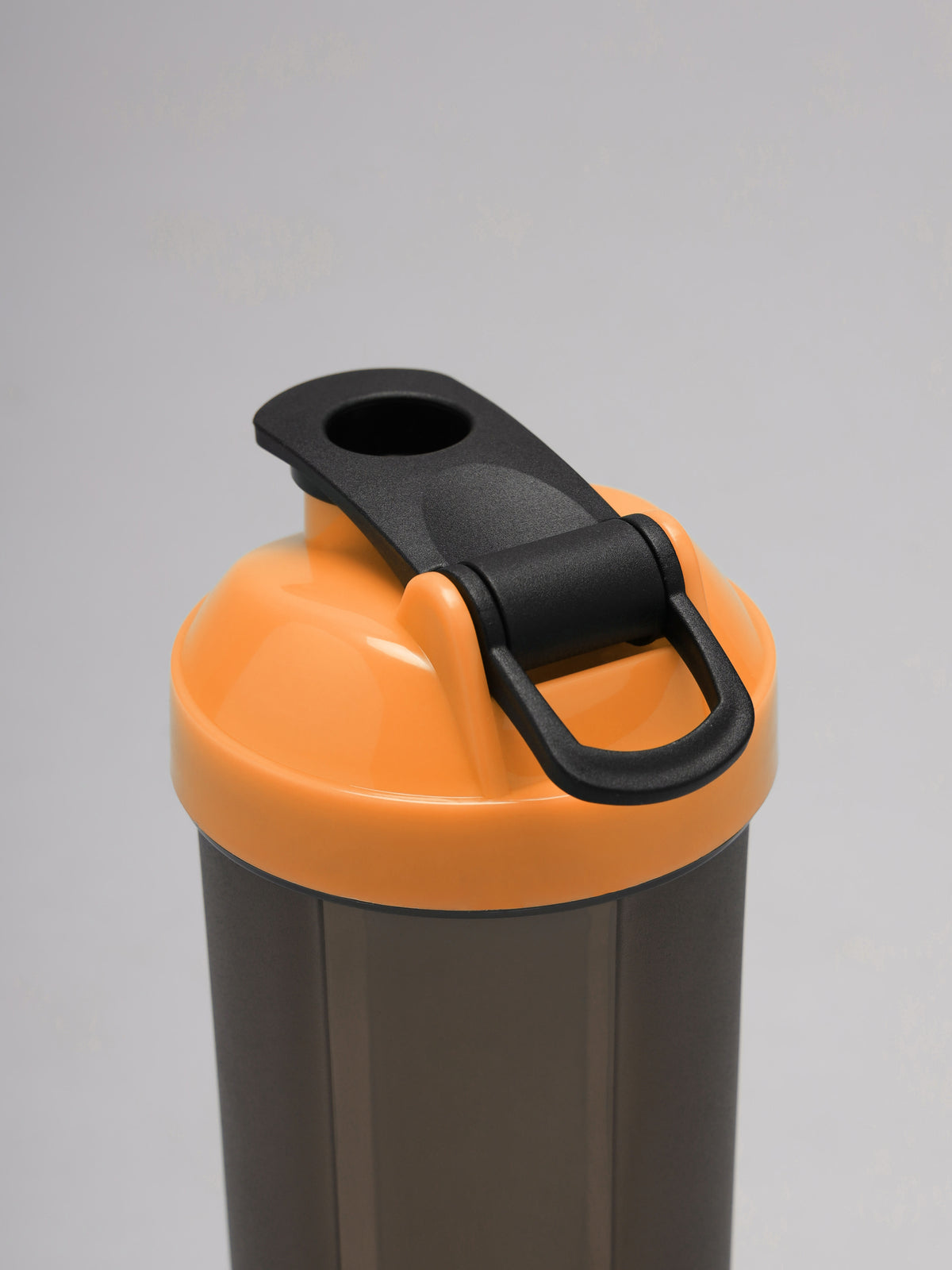 Spill Proof Flip Top Shaker with Blender Ball