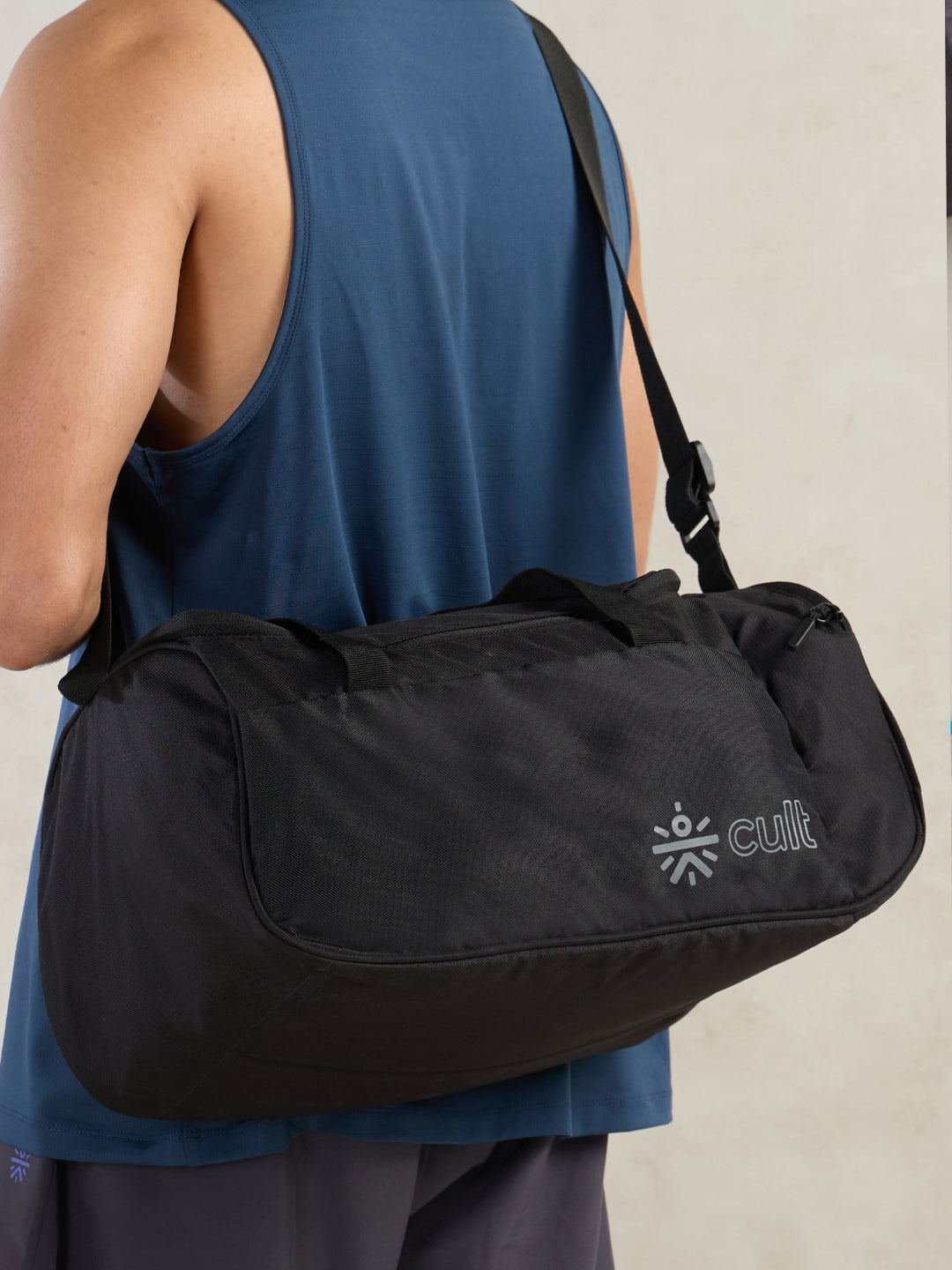 cult 25 Litre Gym/Duffle Bag for Men & Women Duffle Bag with Side Pocket & Shoulder Strap Comfortable Handle Black