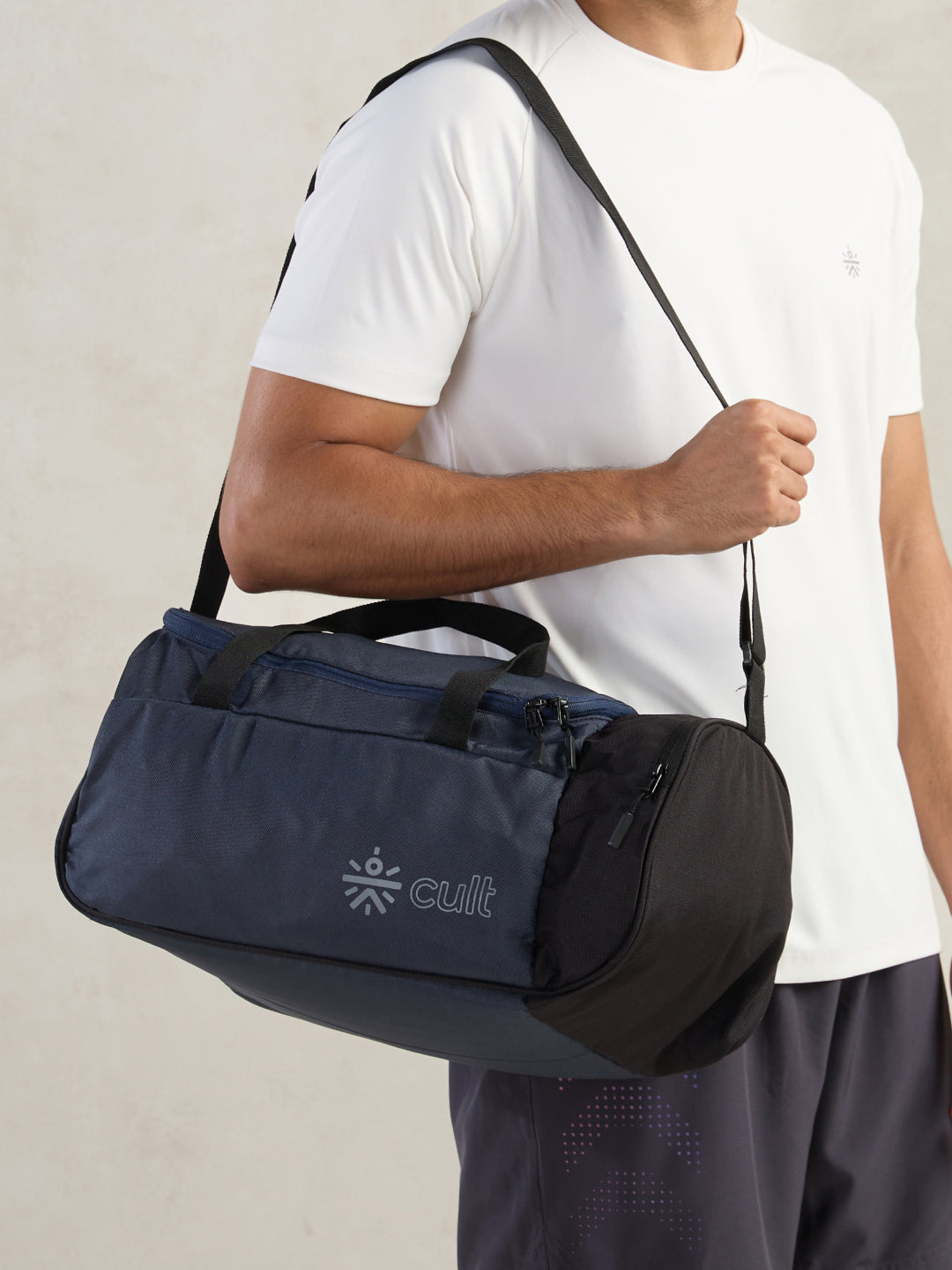 cult 25 Litre Gym/Duffle Bag for Men & Women Duffle Bag with Side Pocket & Shoulder Strap Comfortable Handle Black Navy