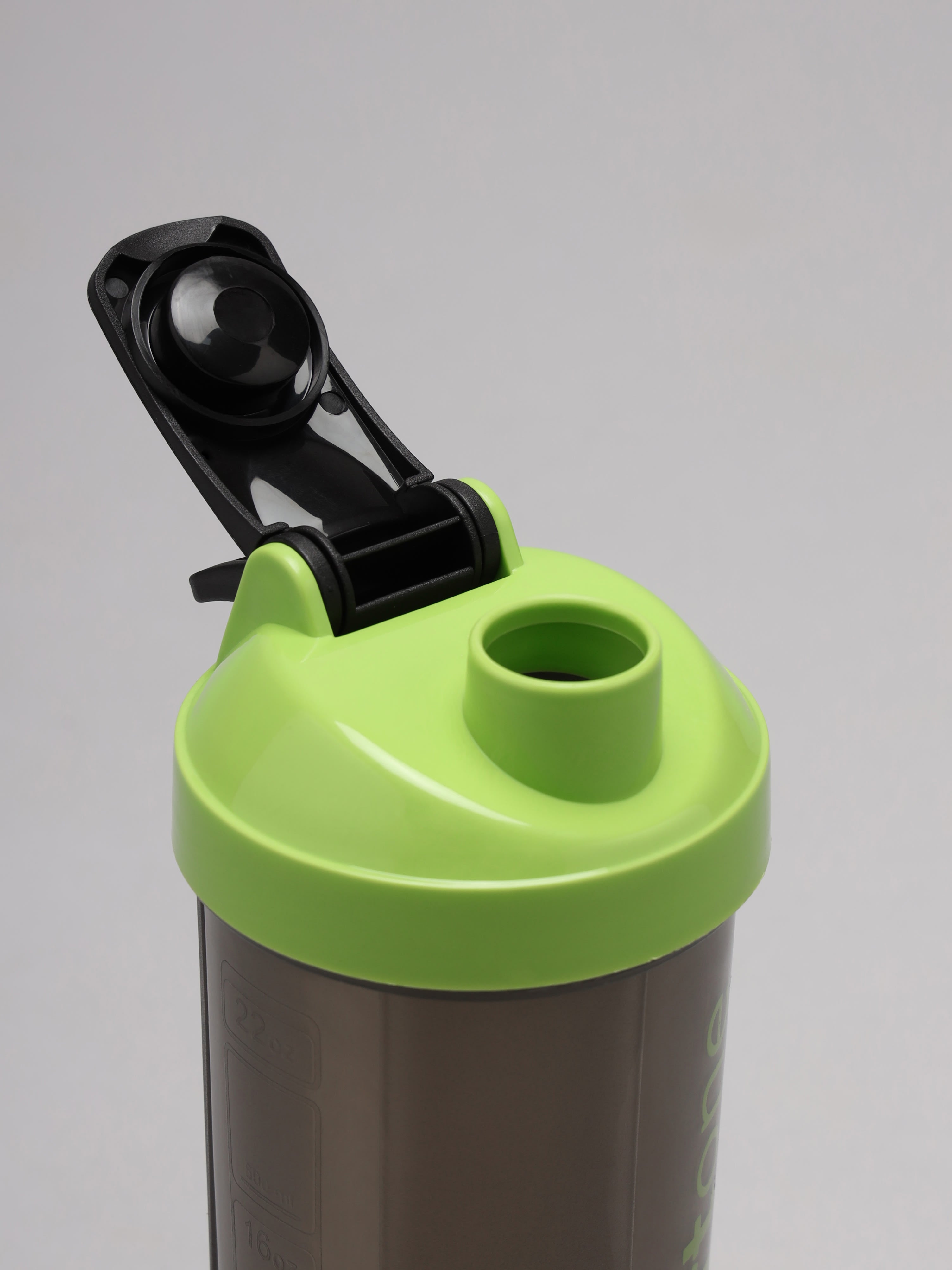Spill Proof Flip Top Shaker with Blender Ball