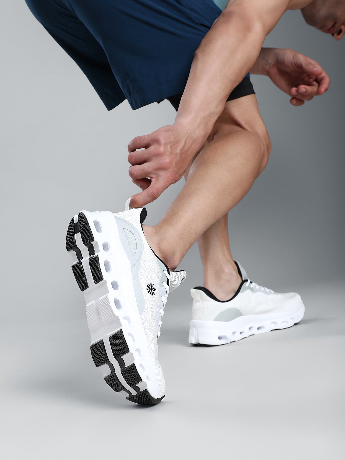 cult Men's Oxyra Walking Shoes - White/Black