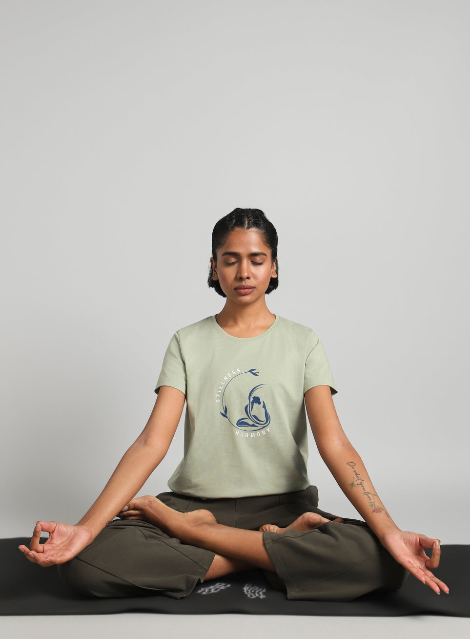 Women's Green Flow Harmony Print Yoga T-shirt
