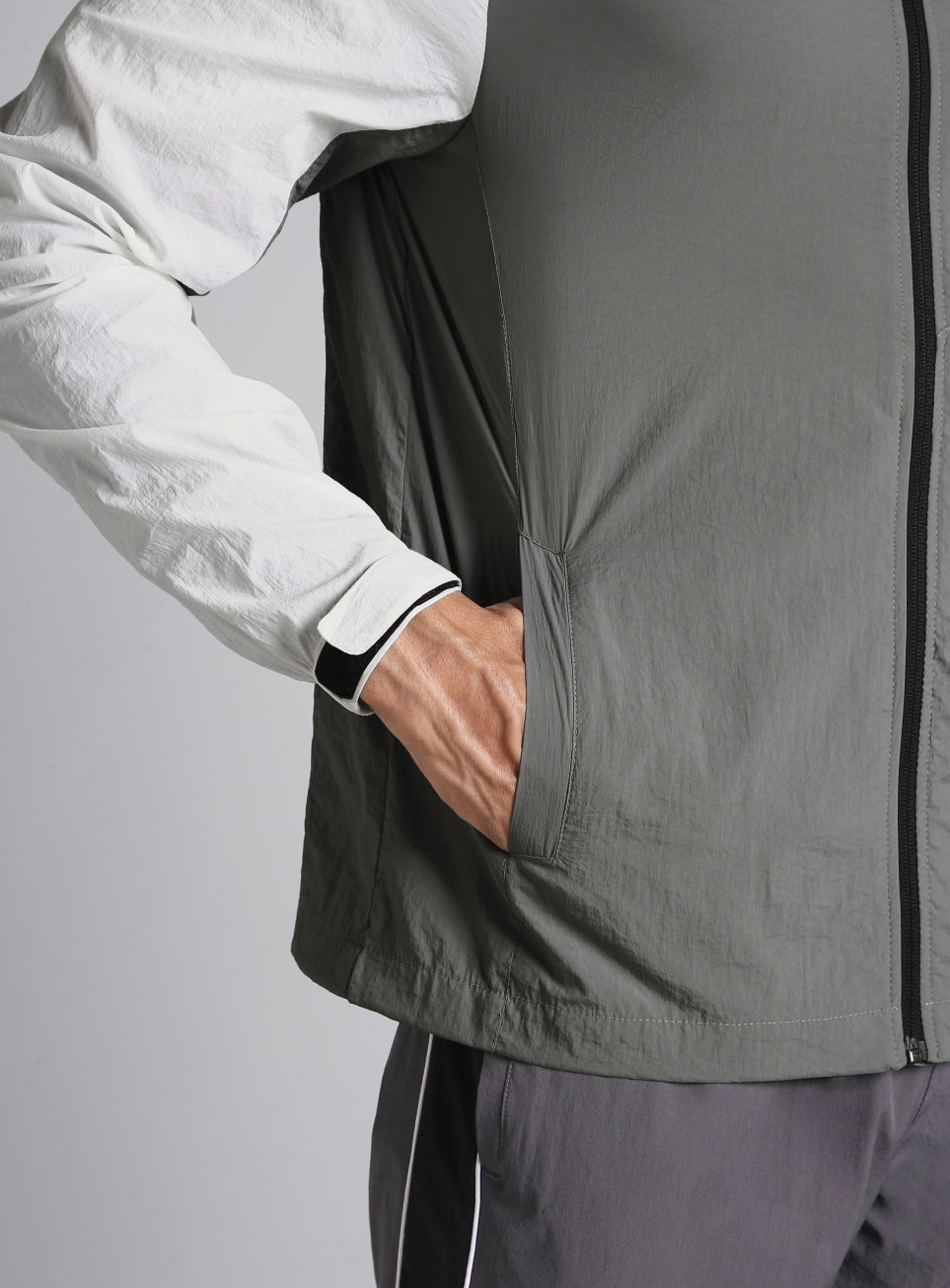 Men's Grey Daily Run Hooded Windbreaker Jacket
