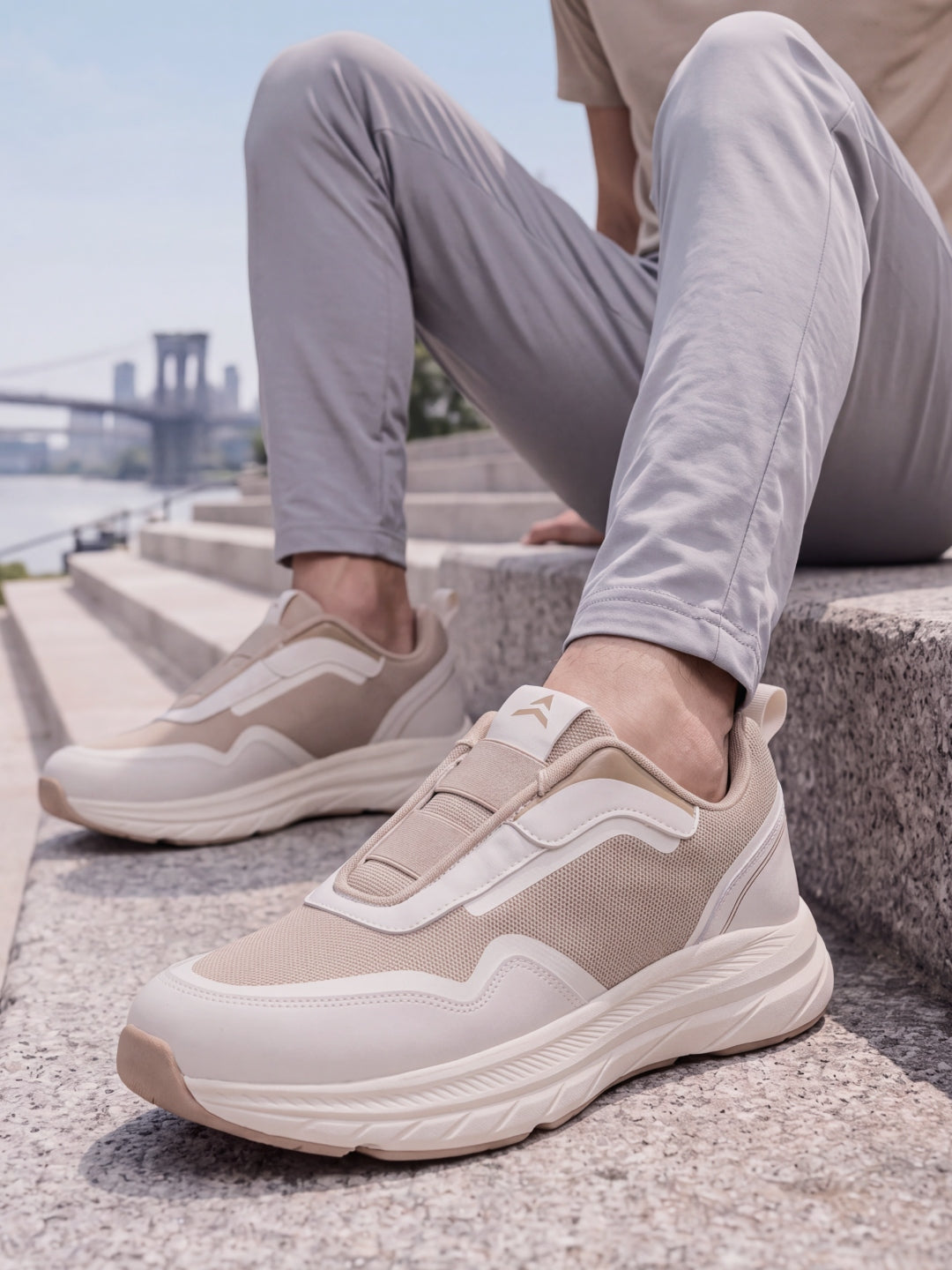 Avant Men's EaseCore Walking Shoes - White/Brown