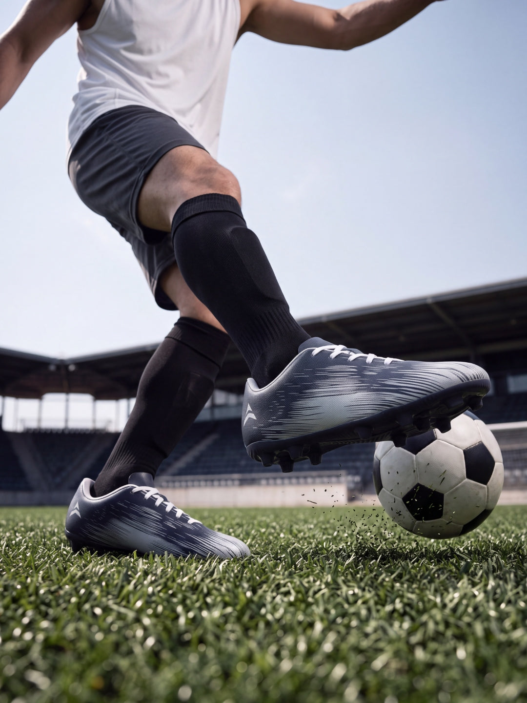 Avant Men's PrimeStrike Football Shoes - White/Navy
