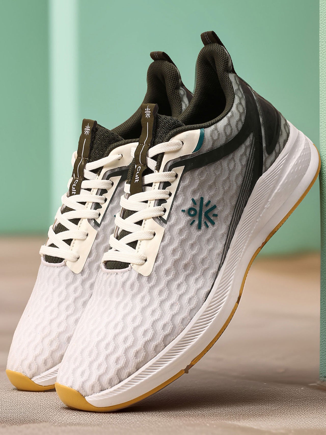 cult Men's AeroStride Casual Shoes - White/Olive