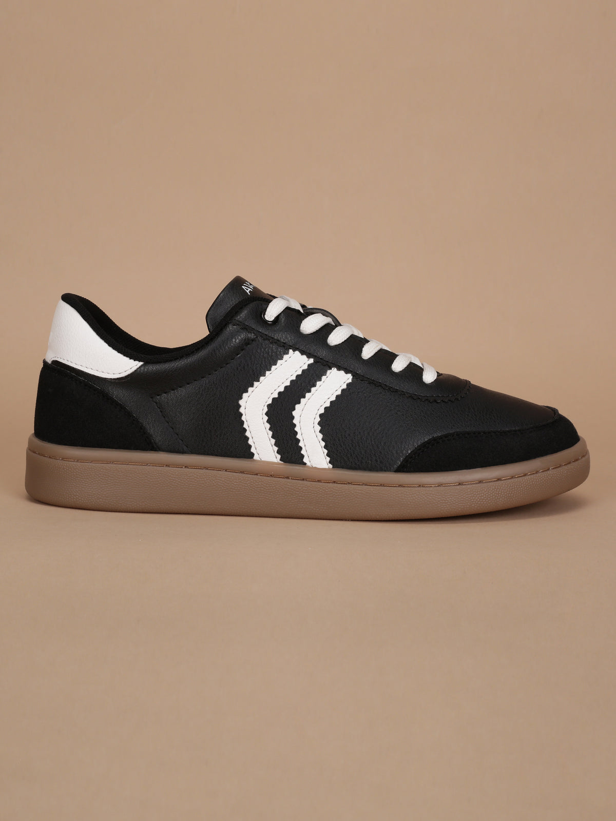 Avant Women's Era Sneakers - Black/White