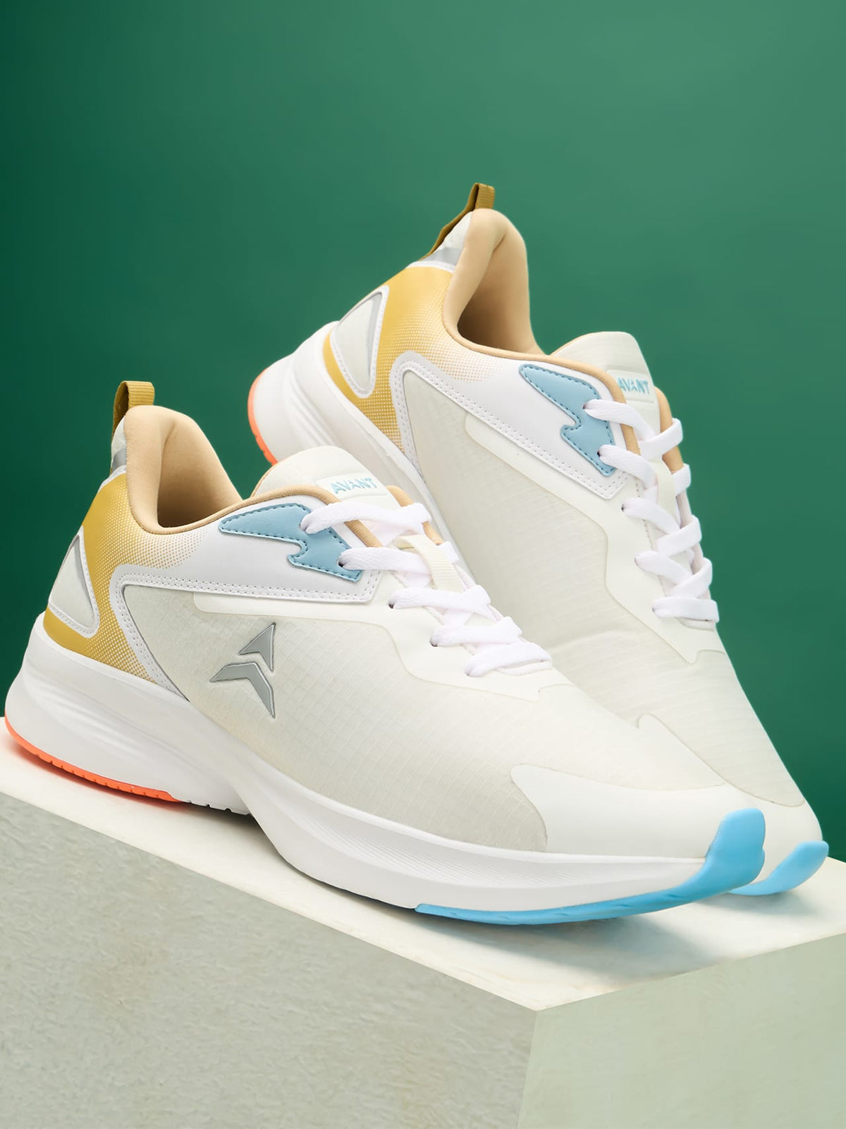 Avant Men's Delux Running Shoes - White/Gold