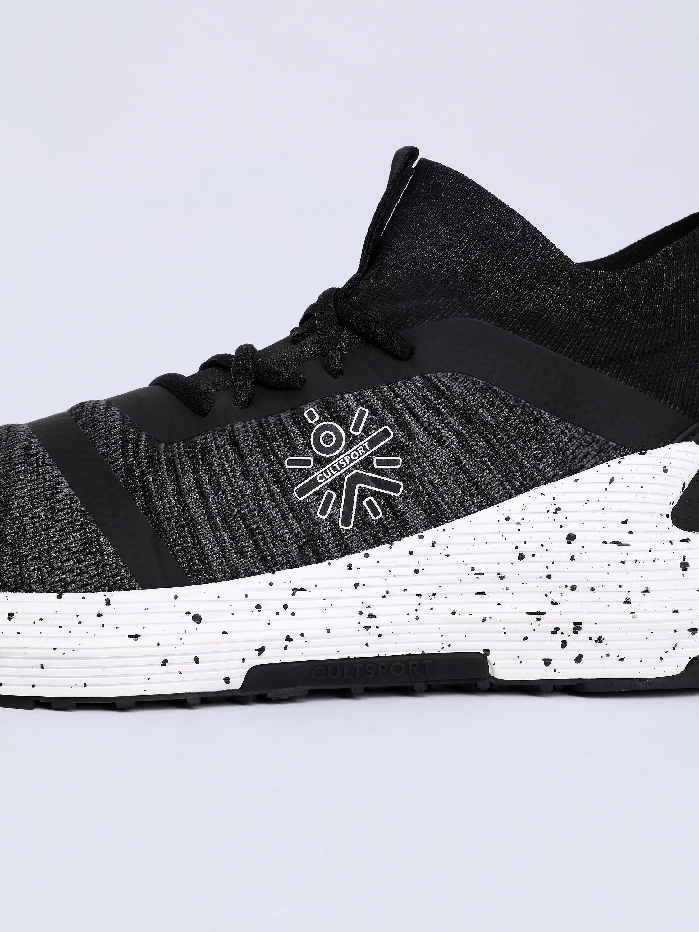 cult Pro-Train Men Training Shoes - Black/White