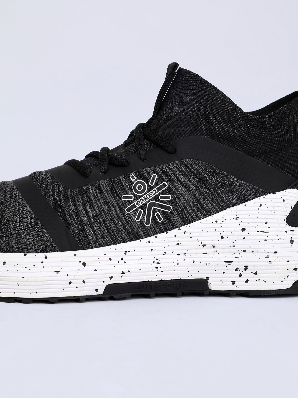 cult Pro-Train Men Training Shoes - Black/White