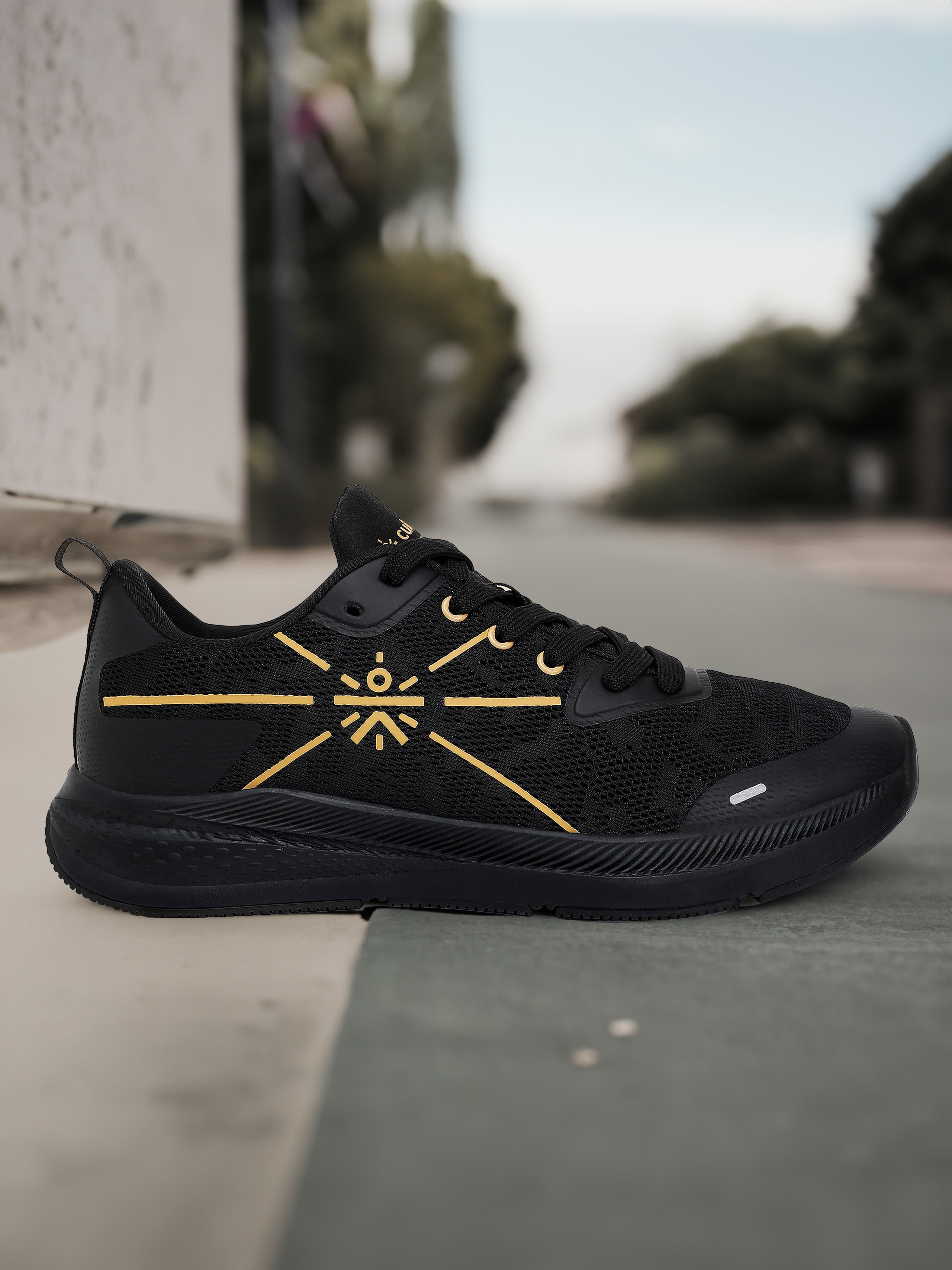 cult Flomo Men Running Shoes - Black/Gold