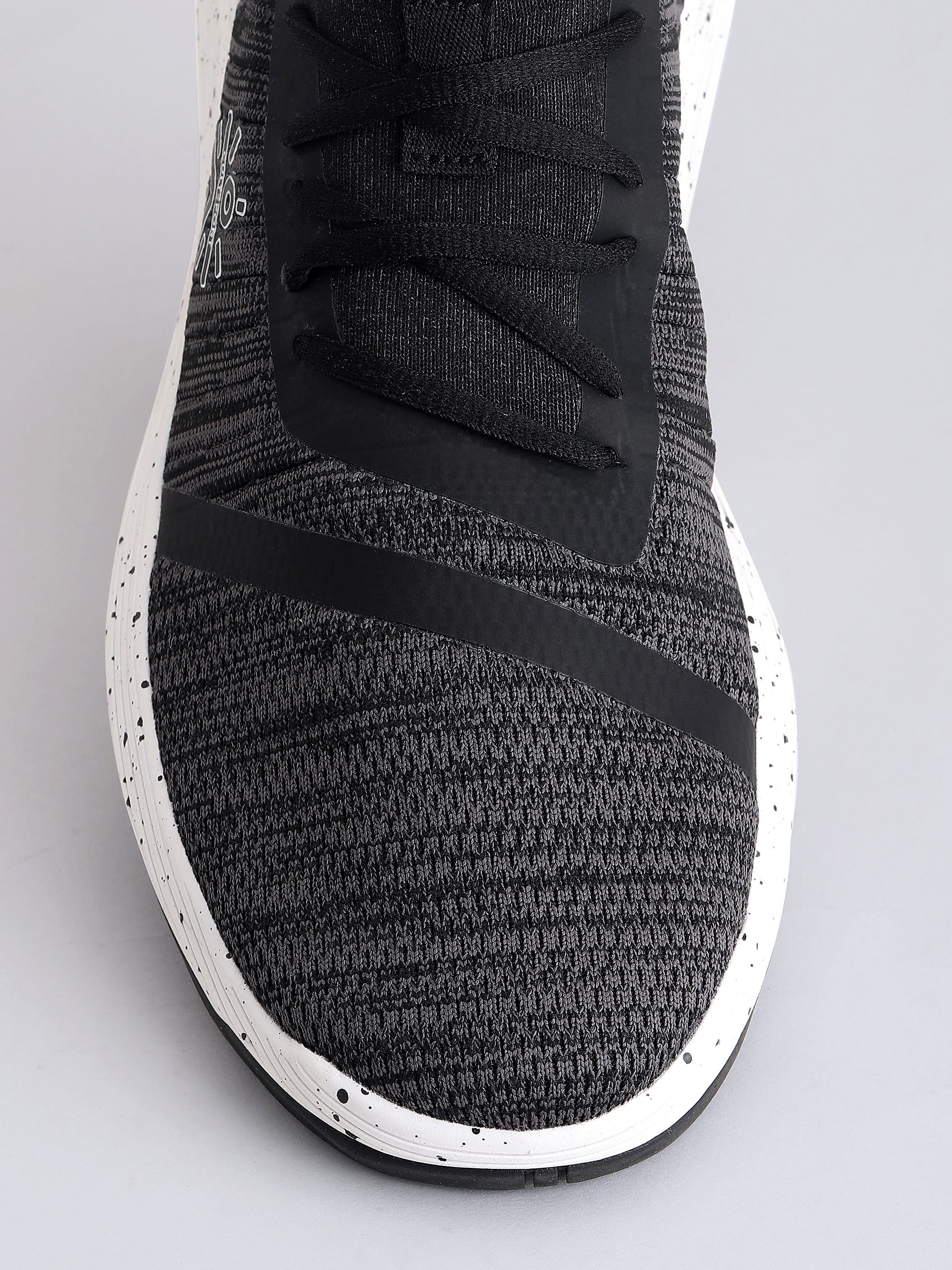 cult Pro-Train Men Training Shoes - Black/White