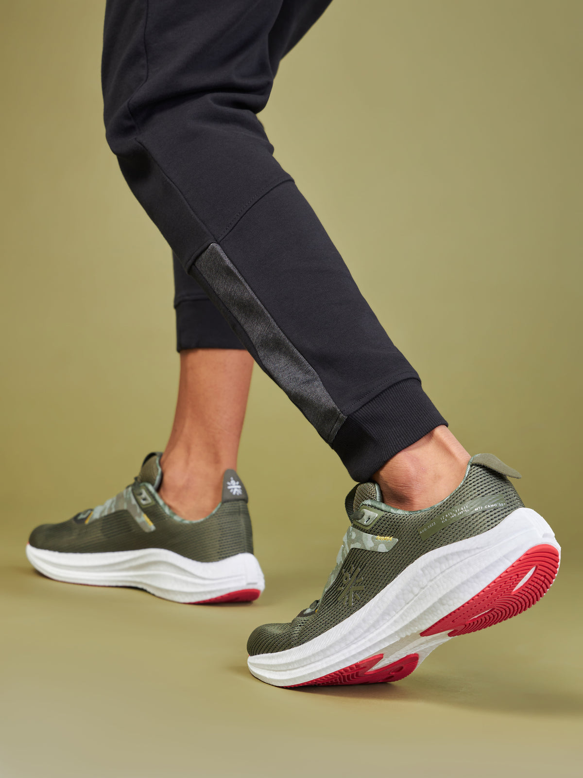 cult Versa DFNDR Men Running Shoes - Olive