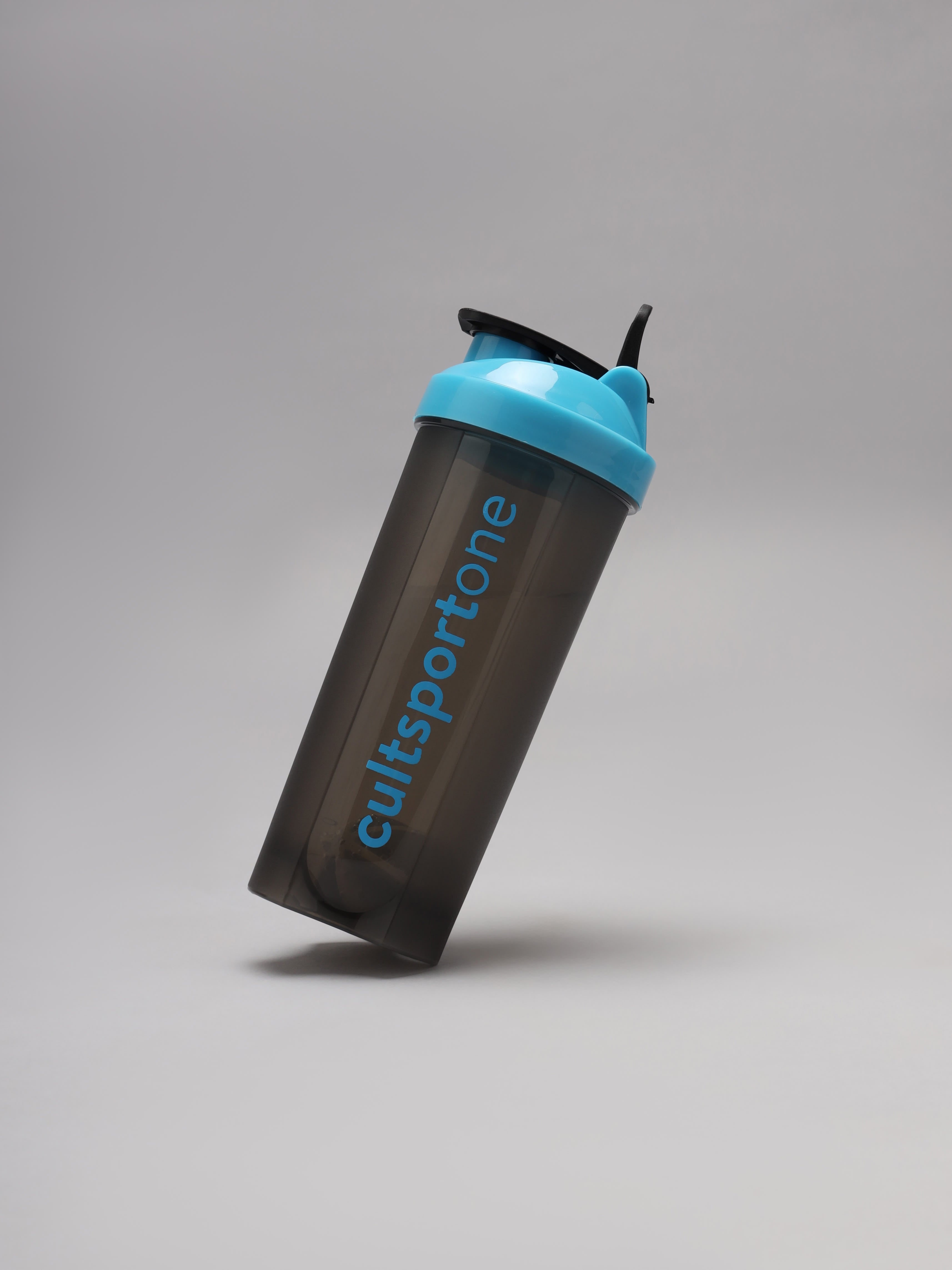 Spill Proof Flip Top Shaker with Blender Ball